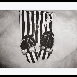 Baby girl slippers with mini drawstring bag